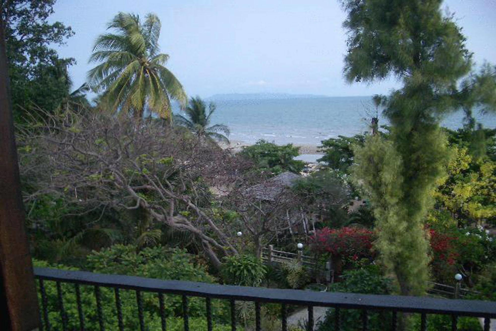 Momchailai Pattaya Retreat Eksteriør billede